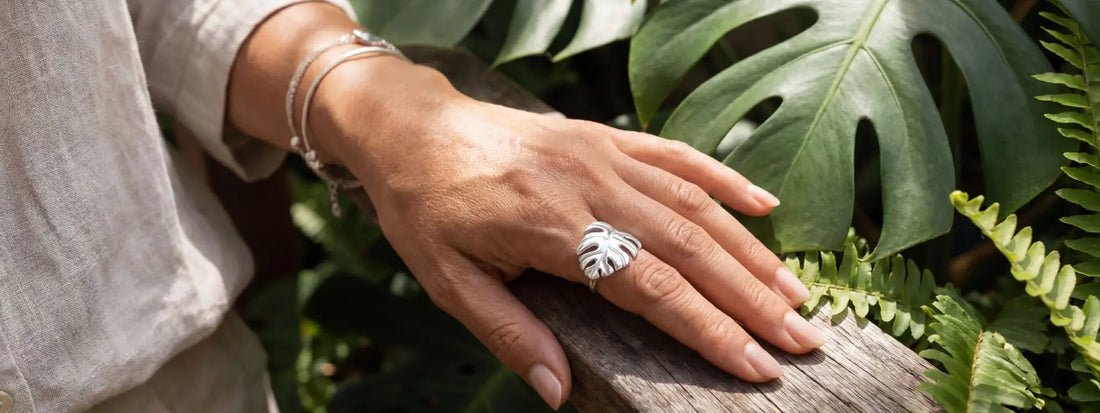 bague feuille argent femme design tropical bijou nature élégant bague monstera style bohème chic accessoire féminin raffiné