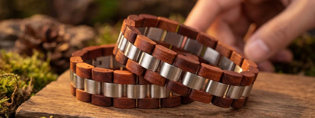 bracelet bois et acier inoxydable homme femme bijou mixte design moderne naturel accessoires tendance durable bracelet artisanal bois rouge métal élégant style contemporain écologique