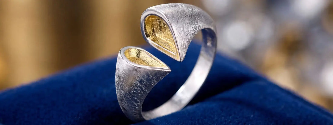 bague ajustable argent intérieur doré design moderne ouvert bijou femme élégant minimaliste bague contemporaine argent texturé