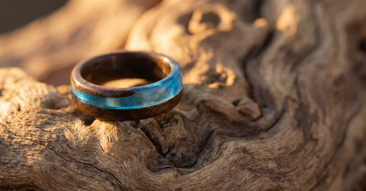 Bague en bois et résine époxy artisanale Bois Eden, guide complet
