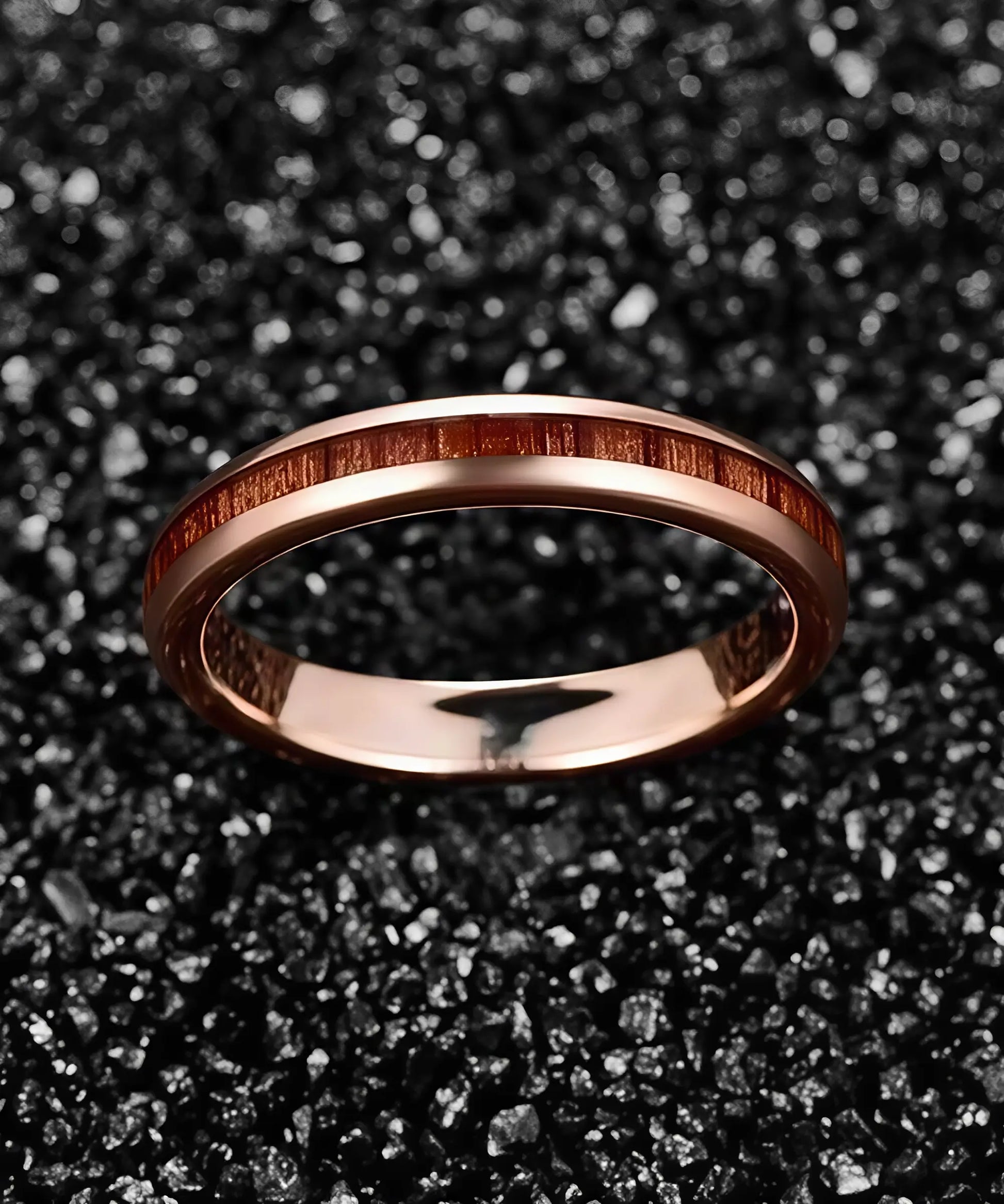 Alliance unique en bois exotique et or rose poli, bague Elior tana rose pour mariage ou engagement.