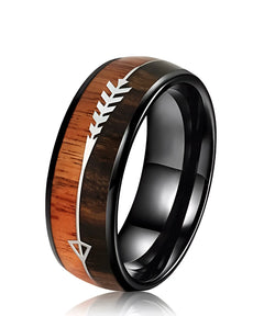 Bague en bois Flèche de Cupidon noire Passion en tungstène, avec incrustation de bois naturel et gravure flèche argentée symbolisant l’amour et la passion.