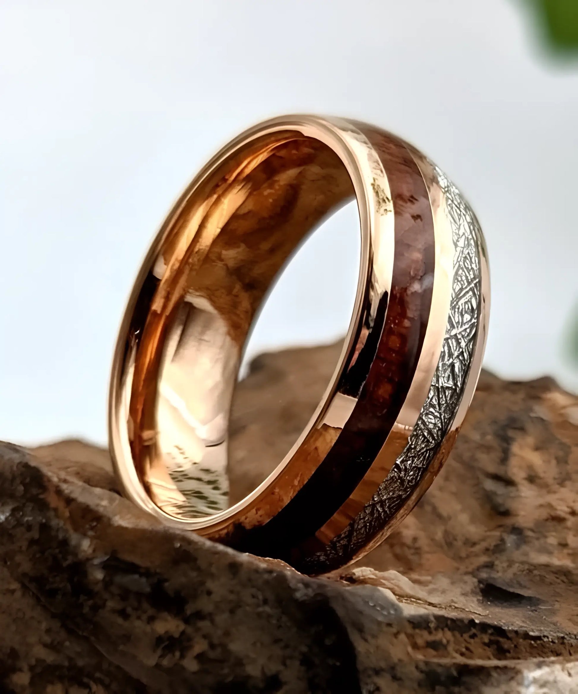 Bague femme Duo d’Eden en bois et acier rose délicat avec incrustation argentée posée sur une pierre naturelle