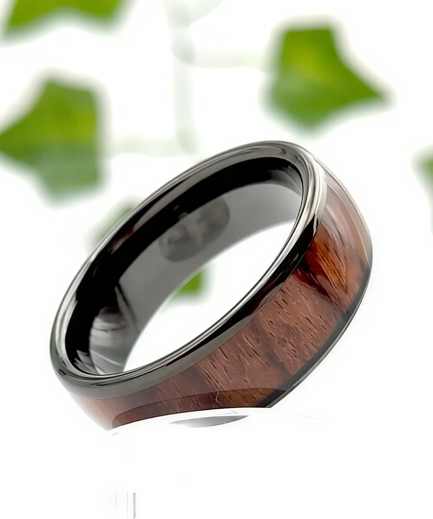 Bague Ouranos noire en tungstène avec incrustation de bois naturel poli, design raffiné et masculin