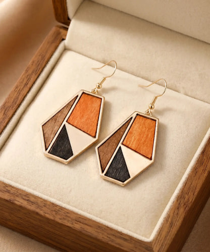 Boucles d'oreilles en bois Sylva Géométrique feuille dans un écrin velours crème, coffret cadeau élégant